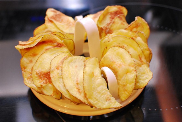 Microwave Crisp Maker - Some bags of crisps can be pretty high in calories. So make your own low calorie version with one of these gadgets. Microwave Crisp Chip Maker with cooked potato slices