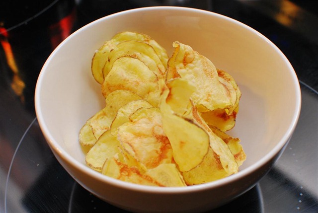 Microwave Crisp Maker - Some bags of crisps can be pretty high in calories. So make your own low calorie version with one of these gadgets. Microwave Crisp Chips in a bowl
