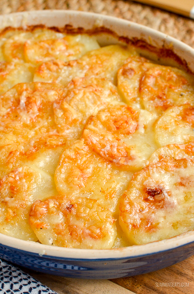 Everyone one loves a cheesy garlicky Potato Gratin and this one will not disappoint. It ticks every box and is truly scrumptious. gluten free, vegetarian, Slimming World and Weight Watchers friendly | www.slimmingeats.com