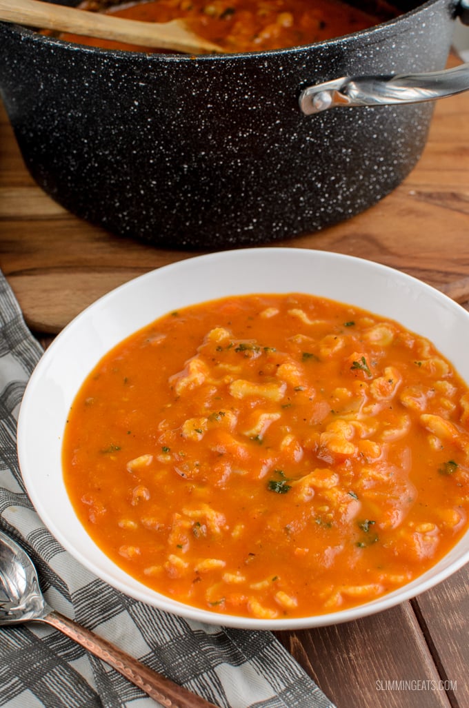 Syn Free Tomato and Pasta Soup - fresh delicious flavour, but simple ingredients for a perfect soup recipe for the whole family to enjoy.  Dairy Free, Vegetarian , Slimming World and Weight Watchers friendly | www.slimmingeats.com