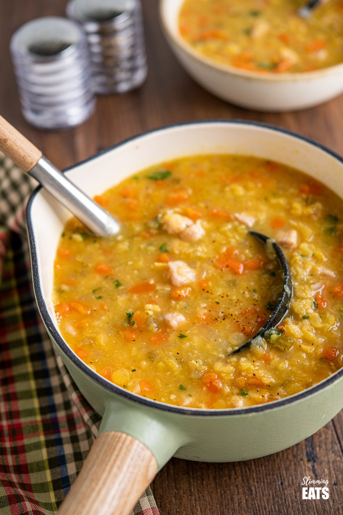 Hearty Split Pea and Bacon Soup (from www.slimmingeats.com) - simple ingredients, packed with flavour and a family favourite!!! - #glutenfree #dairyfree #bacon #pulses #splitpeas #soup #slimming #weightwatchers Split Pea and Bacon Soup in wooden handled cast iron saucepan
