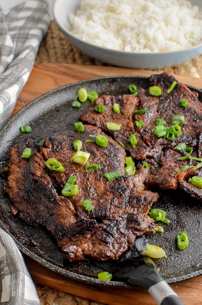 Simple Ginger and Garlic Marinated Steak with a Soy Glaze - a perfectly delicious and Quick Dinner. Gluten free, dairy free, paleo, whole30, Slimming Eats and weight watchers friendly. | CALORIES: 244 | Weight Watchers Smart Points: 4 | www.slimmingeats.com