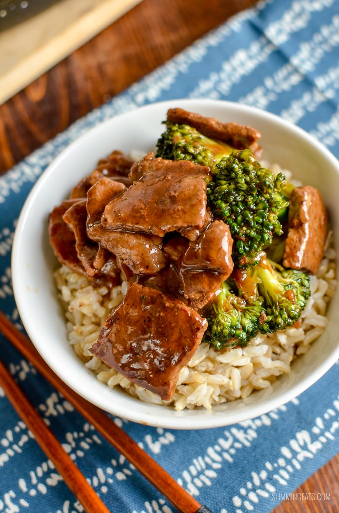 Delicious Ginger Beef and Broccoli, just like from the Chinese and ready in minutes quicker than you could call a take out. Dairy Free, Gluten Free, Slimming Eats and Weight Watchers friendly | www.slimmingeats.com #slimmingeats #weightwatchers #glutenfree #dairyfree