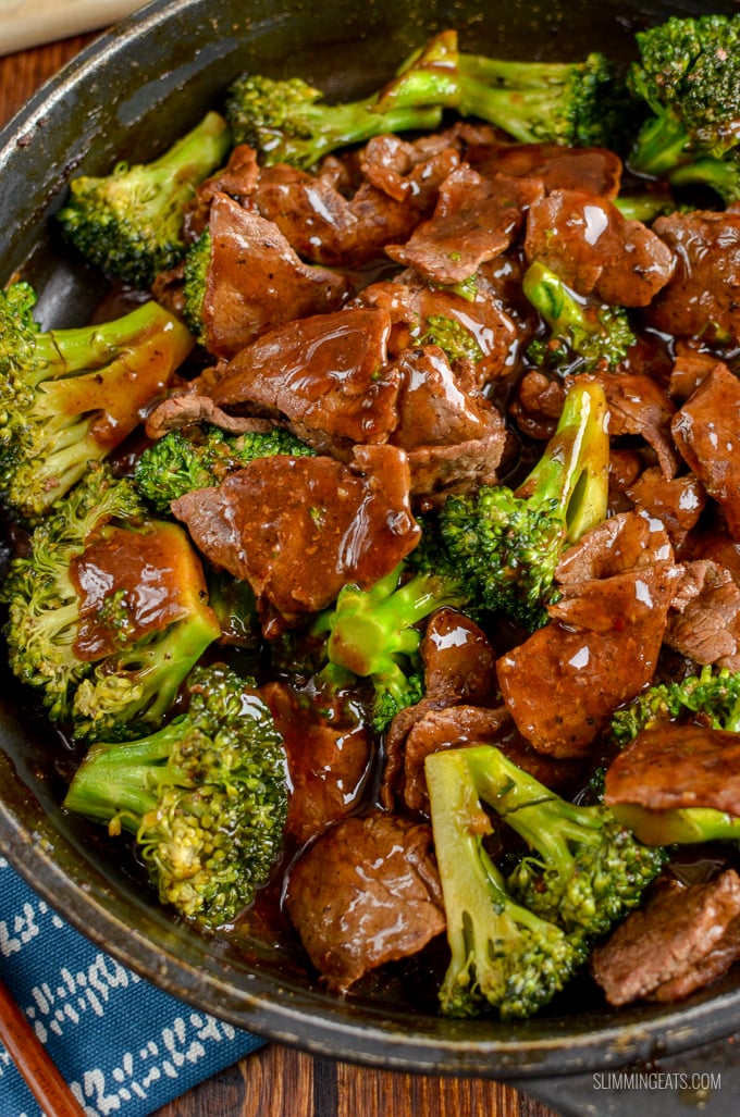 Delicious Ginger Beef and Broccoli, just like from the Chinese and ready in minutes quicker than you could call a take out. Dairy Free, Gluten Free, Slimming Eats and Weight Watchers friendly | www.slimmingeats.com #slimmingeats #weightwatchers #glutenfree #dairyfree