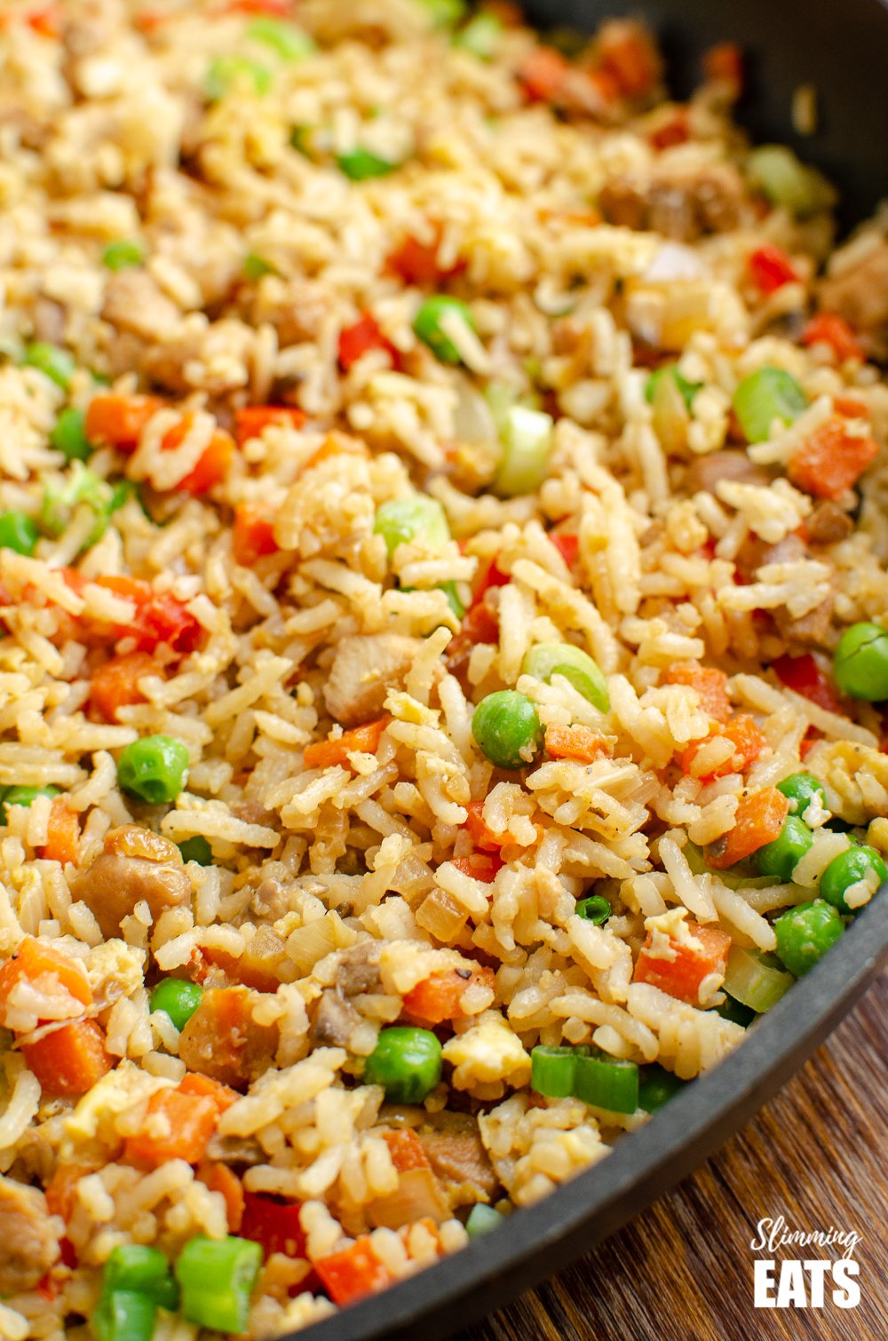 close up of chicken fried rice in frying pan