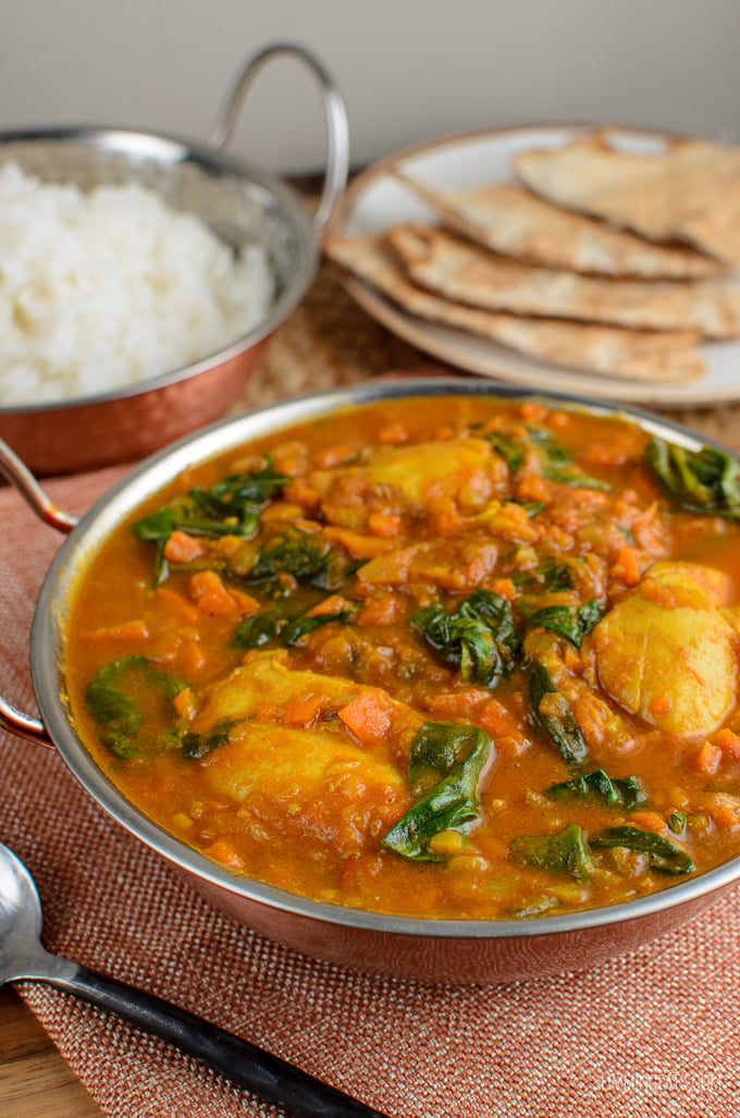 Fancy Curry? Serve this delicious Chicken and Spinach Curry for dinner tonight. The whole family will enjoy this.  Gluten Free, Dairy Free, Paleo, Slimming Eats and Weight Watchers friendly  www.slimmingeats.com