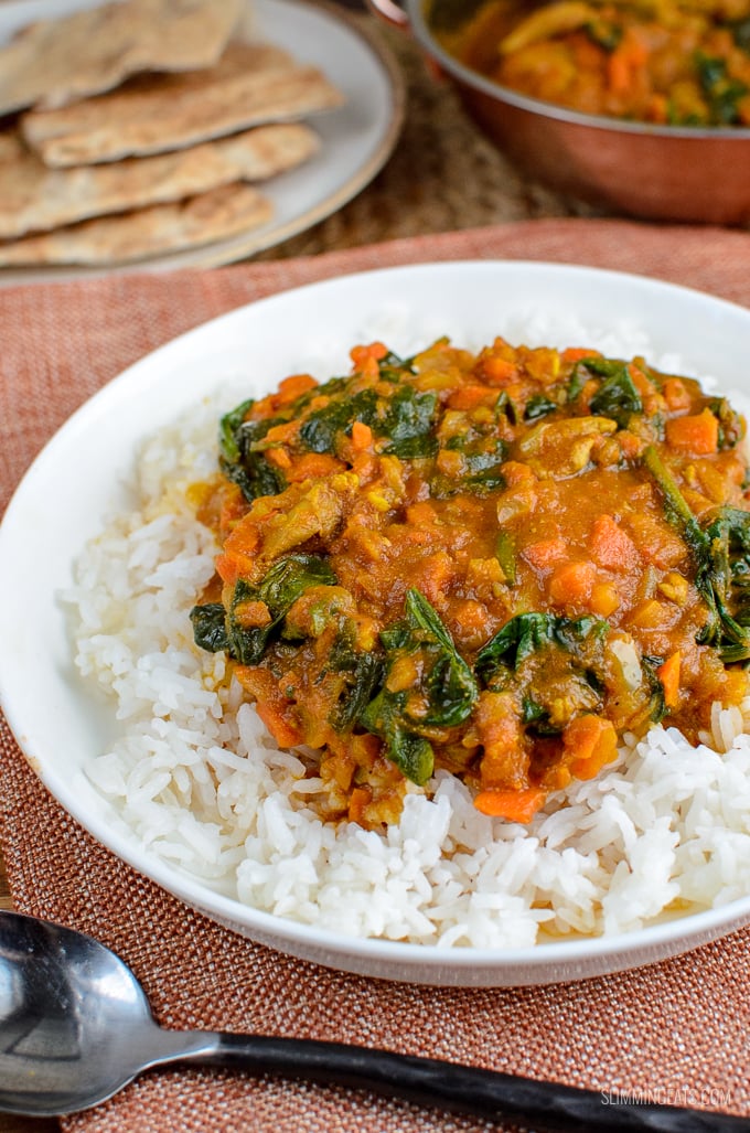 Fancy Curry? Serve this delicious Chicken and Spinach Curry for dinner tonight. The whole family will enjoy this.  Gluten Free, Dairy Free, Paleo, Slimming Eats and Weight Watchers friendly  www.slimmingeats.com