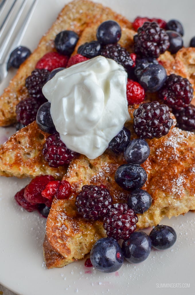 Perfect Low Syn French Toast with Mixed Berries and Maple Syrup - simple ingredients for a delicious quick and easy breakfast - dairy free, vegetarian, Slimming World and Weight Watchers friendly | www.slimmingeats.com