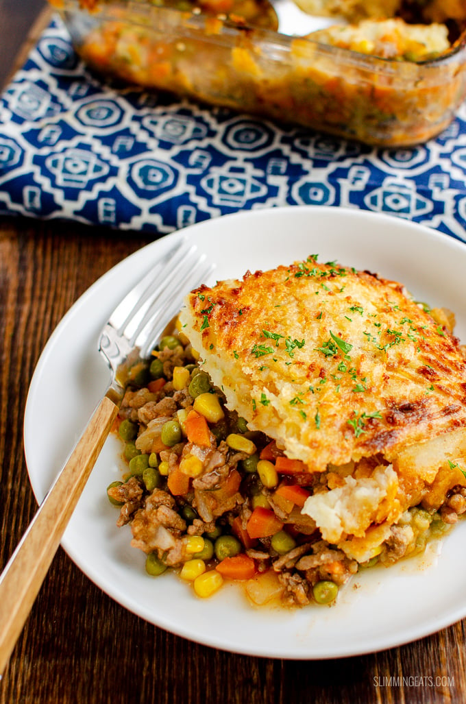 Classic Shepherd's Pie - delicious ground lamb and vegetables in a gravy sauce topped with golden, creamy mashed potatoes. Pure comfort food for the whole family to enjoy. | gluten free, dairy free, Slimming Eats and Weight Watchers friendly