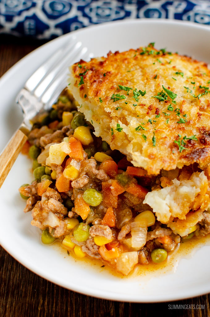 Low Syn Classic Shepherd's Pie - delicious ground lamb and vegetables in a gravy sauce topped with golden, creamy mashed potatoes. Pure comfort food for the whole family to enjoy. | gluten free, dairy free, Slimming World and Weight Watchers friendly