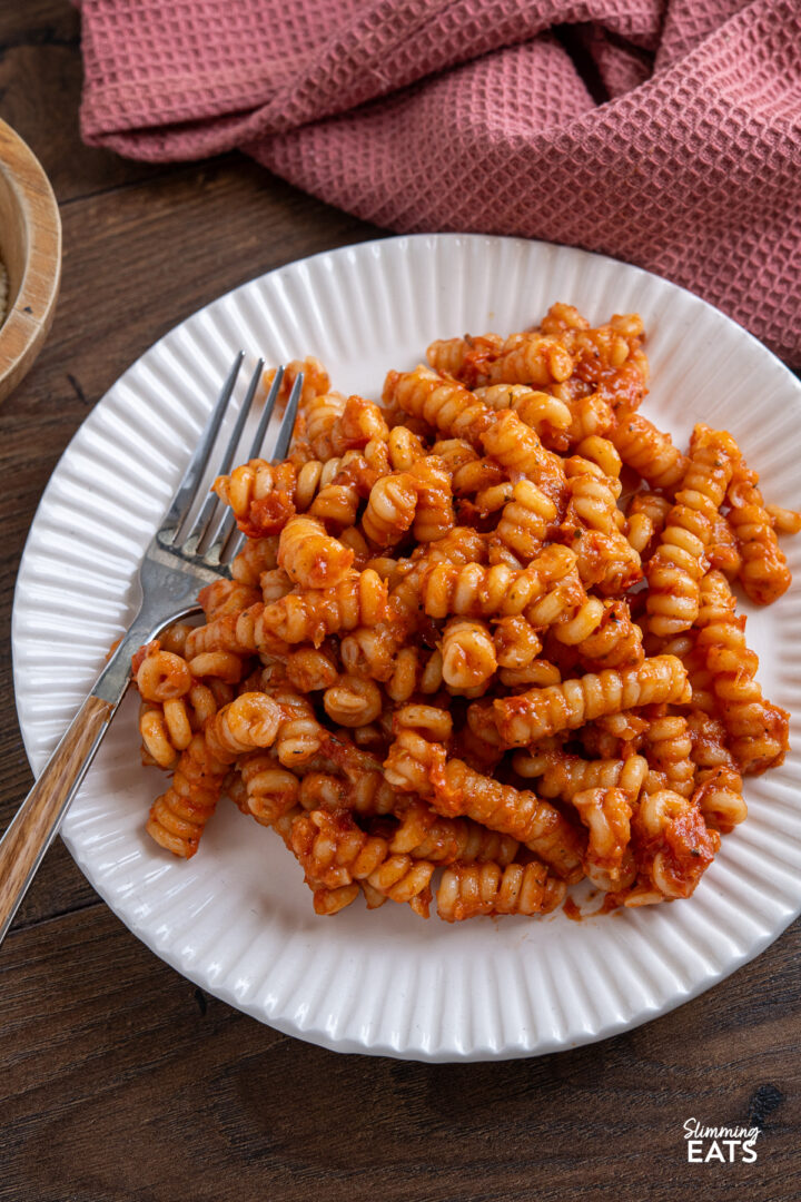 Roasted Tomato and Garlic Pasta Sauce from Slimming Eats