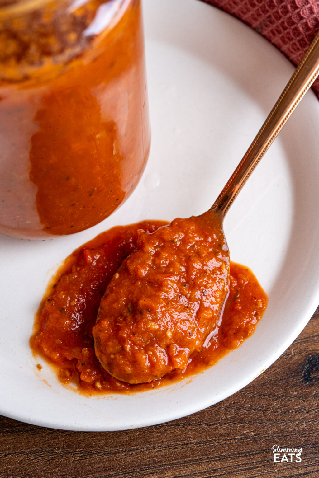 Roasted Tomato and Garlic Pasta Sauce | Slimming Eats