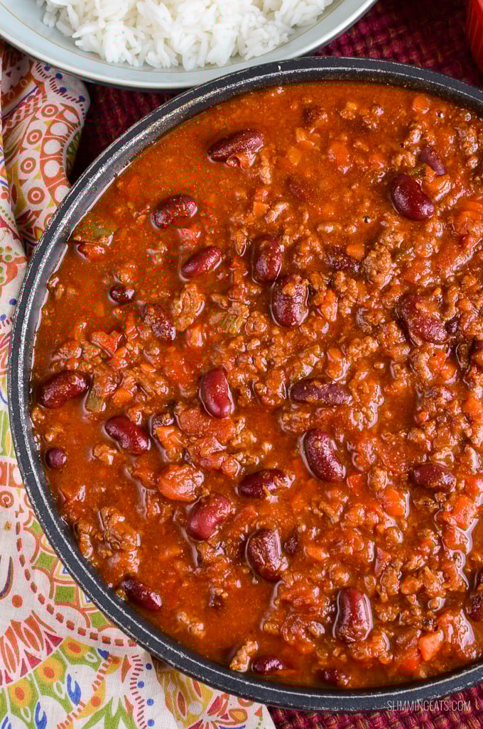 BEST EVER Syn Free Chilli Con Carne - an all time classic family friendly recipe. Pure comfort in a bowl!! Gluten Free, Dairy Free, Slimming World and Weight Watchers friendly Close up of Chilli Con Carne in pan