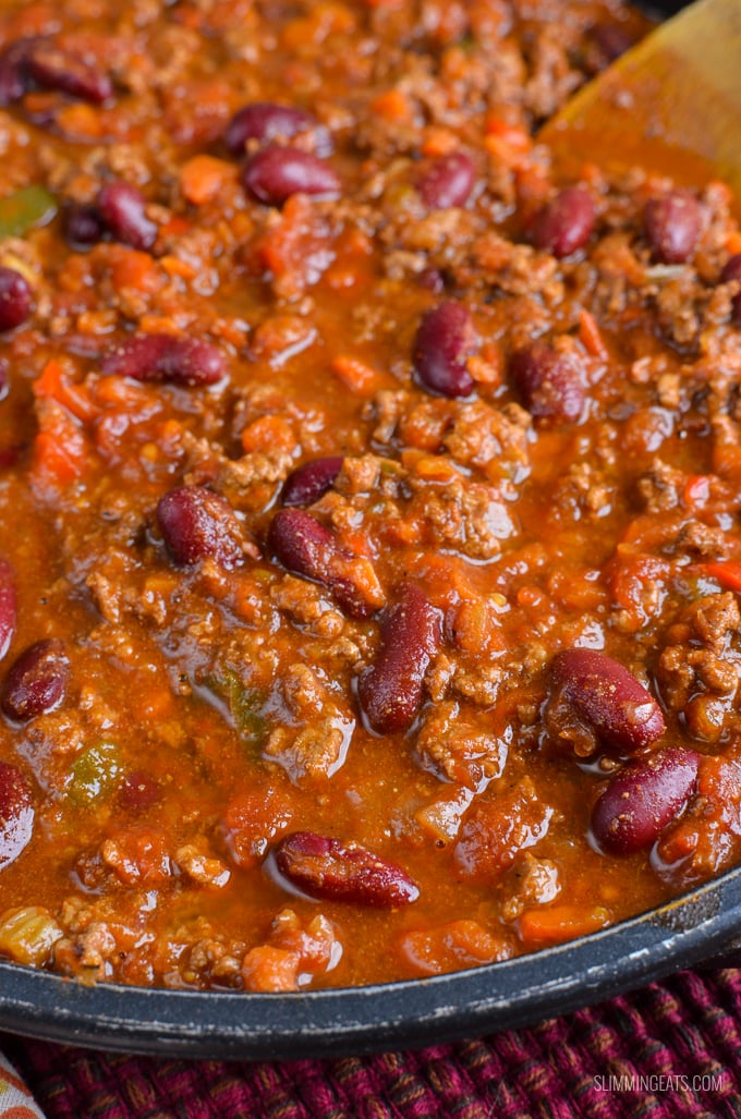 BEST EVER Syn Free Chilli Con Carne - an all time classic family friendly recipe. Pure comfort in a bowl!! Gluten Free, Dairy Free. Chilli Con Carne in black pan with wooden spoon