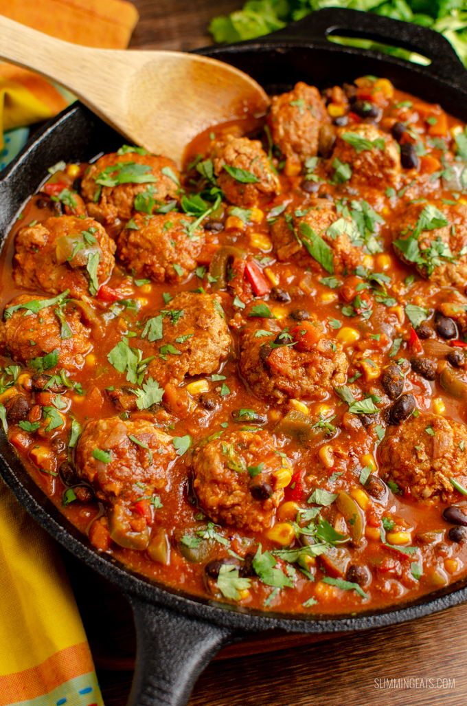 Syn Free Southwestern Turkey Meatballs - delicious turkey meatballs in a amazing spicy Southwestern Style Sauce with black beans, corn and veggies. Gluten Free, Dairy Free, Slimming World and Weight Watchers friendly. | www.slimmingeats.com #slimmingworld #weightwatchers #meatballs #synfree #turkey