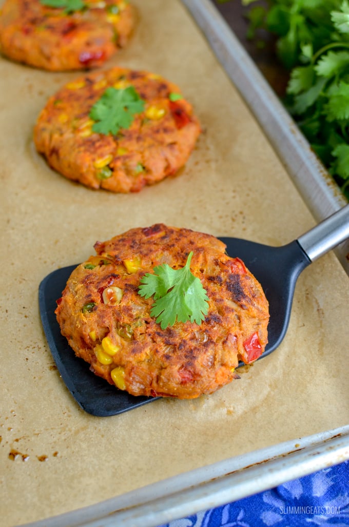 Add a batch of these Amazing Red Pesto, Sweet Potato and Tuna Burgers to your meal plan this week and serve them for lunch with a mixed salad or even on the side of some soup. They are perfect to enjoy hot or cold. Gluten Free, Slimming World and Weight Watchers friendly | www.slimmingeats.com #weightwatchers #slimmingworld #glutenfree #burgers #tuna #sweetpotato