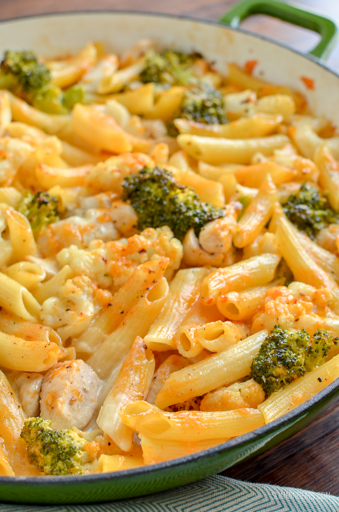 Delicious Low Syn Chicken, Broccoli and Cauliflower Pasta Bake - perfect combination for a filling family meal. | Slimming World and Weight Watchers friendly
