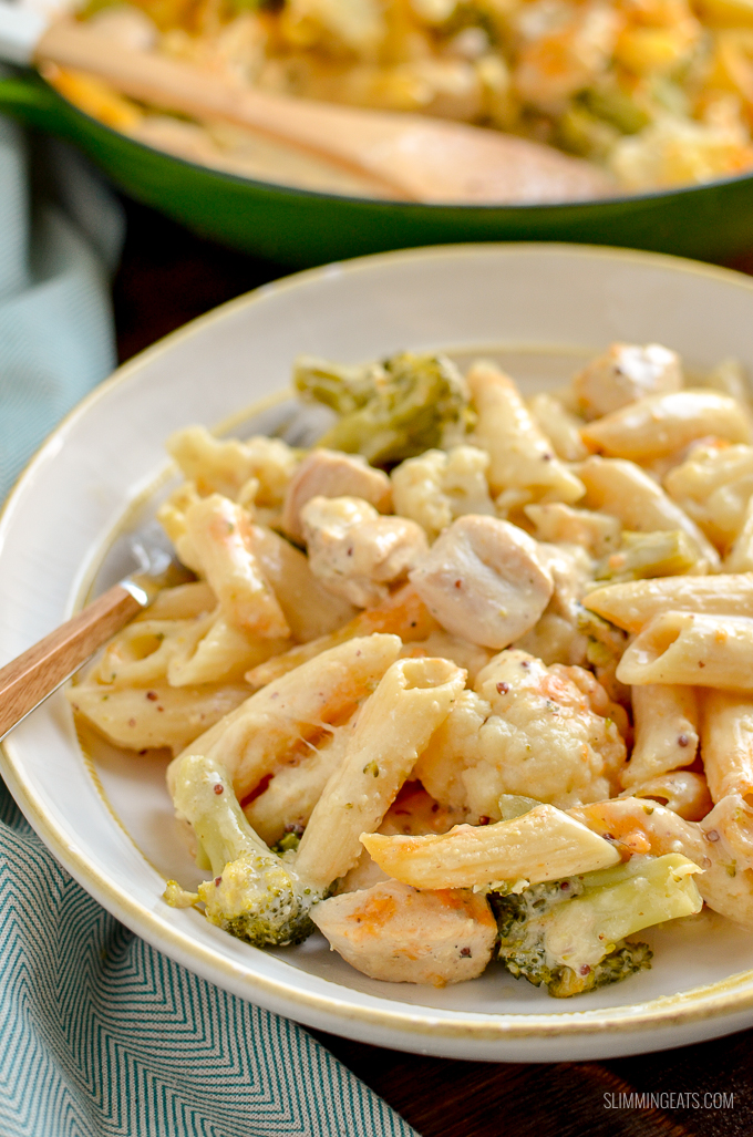 Delicious Low Syn Chicken, Broccoli and Cauliflower Pasta Bake - perfect combination for a filling family meal. | Slimming World and Weight Watchers friendly