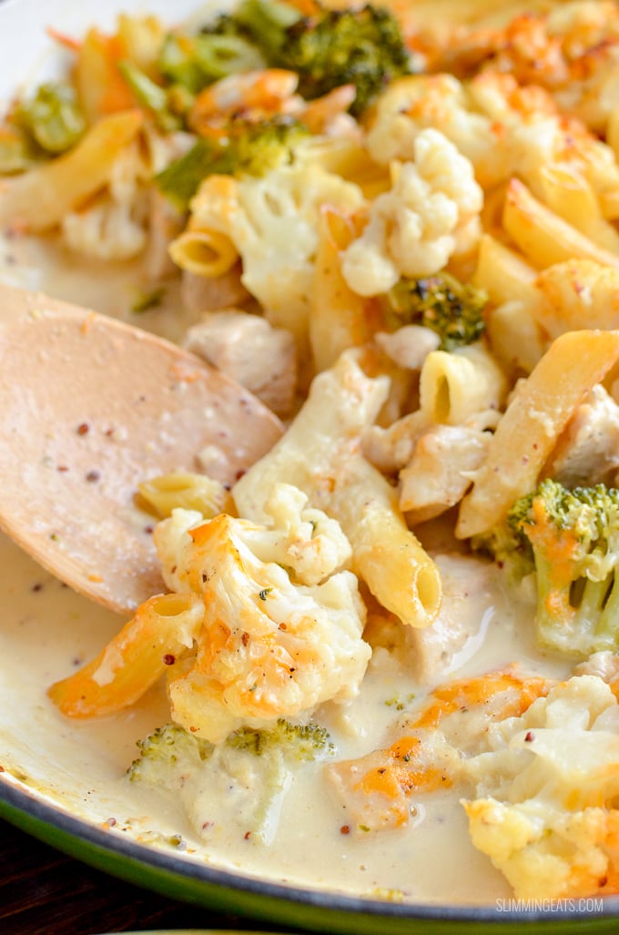 Delicious Chicken, Broccoli and Cauliflower Pasta Bake - perfect combination for a filling family meal. | Slimming Eats and Weight Watchers friendly