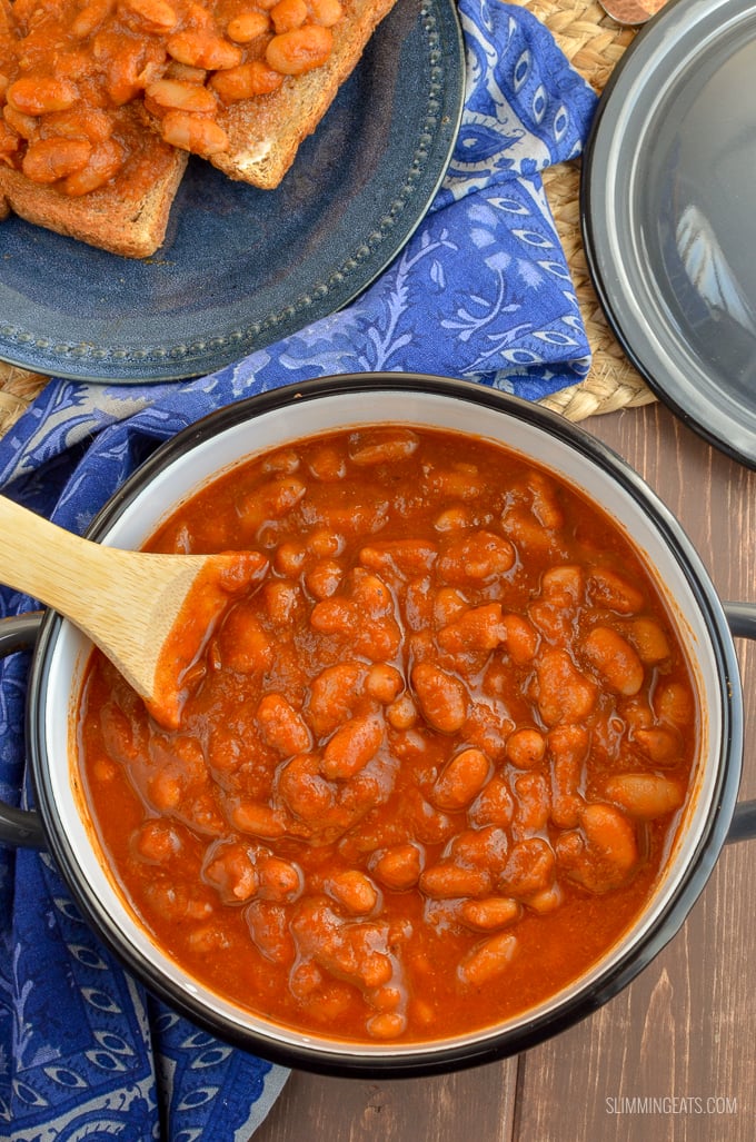 Delicious homemade and No Added Sugar Baked Beans - perfect to enjoy at breakfast, lunch or dinner. Gluten Free, Dairy Free, Vegan, Slimming Eats and Weight Watchers friendly | www.slimmingeats.com