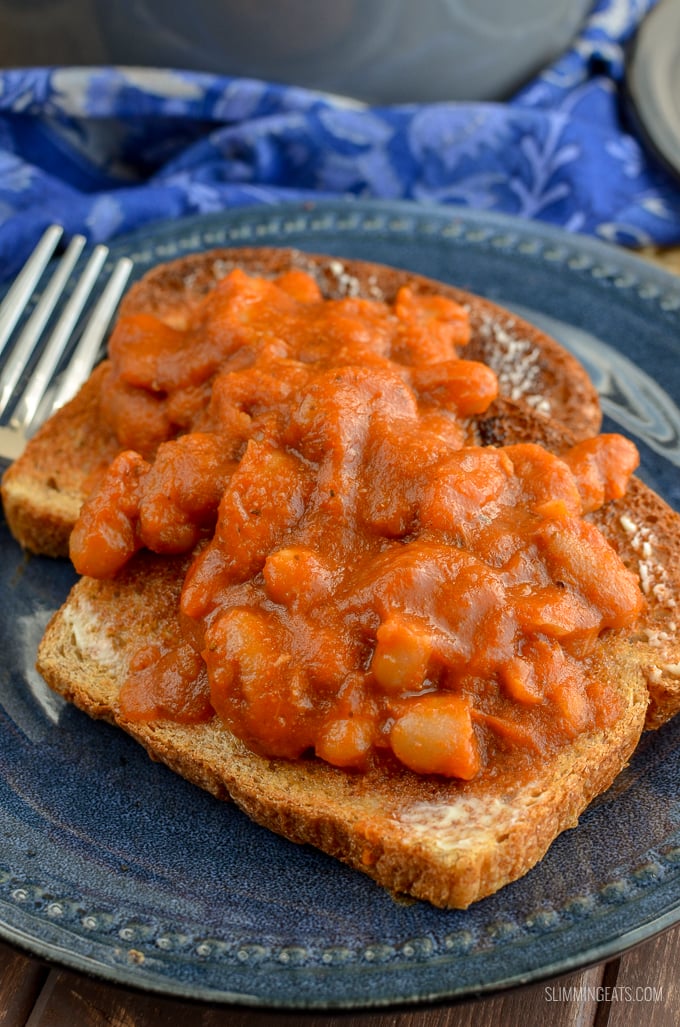 Delicious homemade and No Added Sugar Baked Beans - perfect to enjoy at breakfast, lunch or dinner. Gluten Free, Dairy Free, Vegan, Slimming Eats and Weight Watchers friendly | www.slimmingeats.com