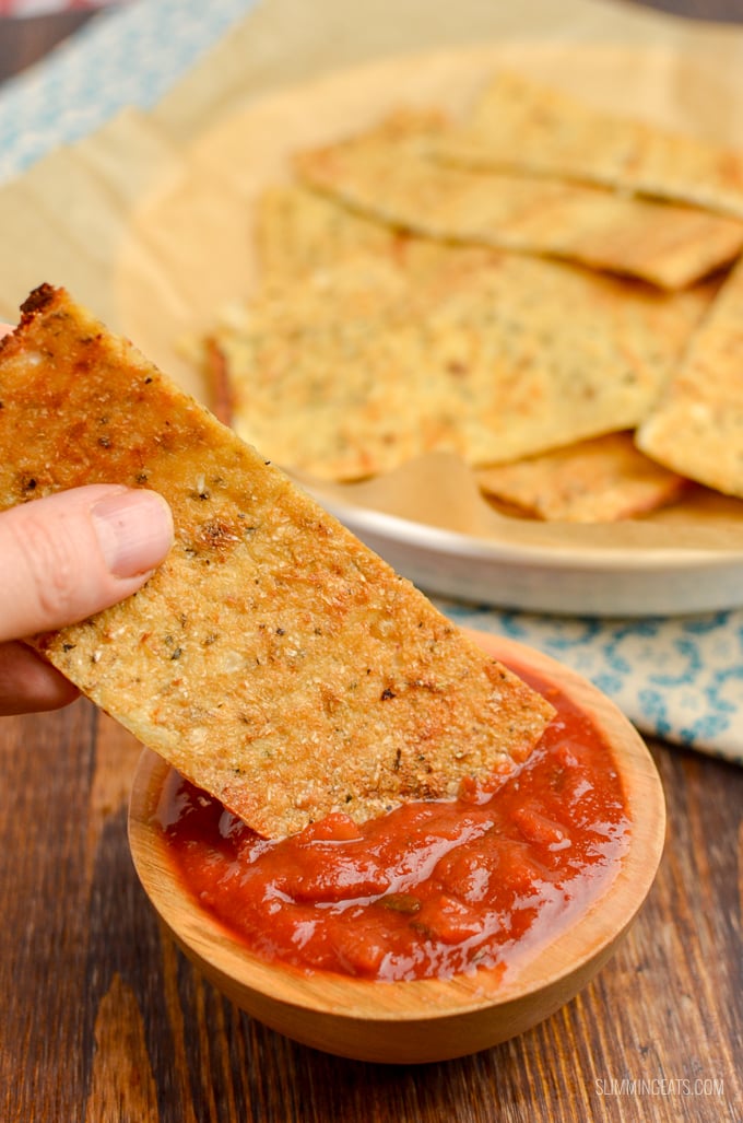 Delicious Gluten and Dairy Free Cauliflower Garlic Flatbread - perfect for dipping, as bread or as a wrap for kofta, kebabs and a whole lot more. Vegetarian, Slimming Eats and Weight Watchers friendly