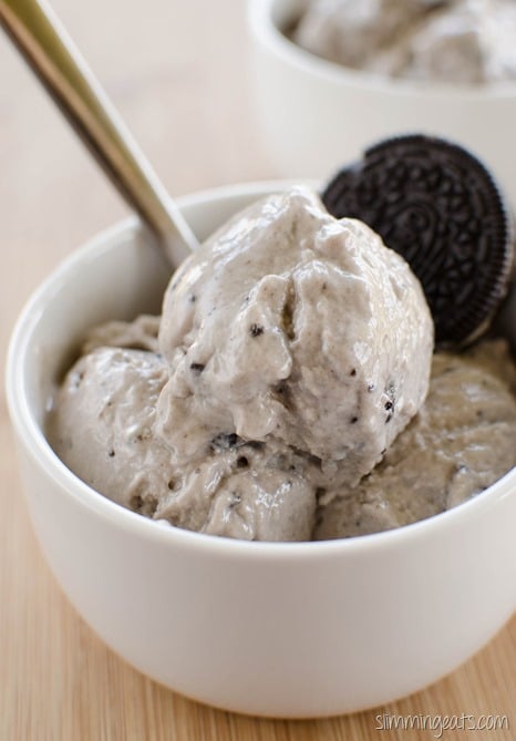 Slimming Eats Cookies and Cream Frozen Yoghurt - Weight Watchers friendly Slimming Eats Cookies and Cream Frozen Yoghurt - Weight Watchers friendly