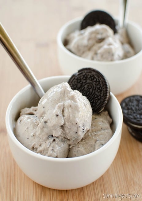 Slimming Eats Cookies and Cream Frozen Yoghurt - Weight Watchers friendly Slimming Eats Cookies and Cream Frozen Yoghurt - Weight Watchers friendly