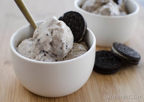 Slimming Eats Cookies and Cream Frozen Yoghurt - Weight Watchers friendly