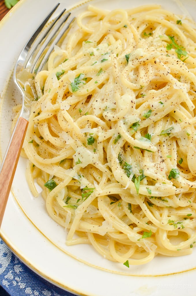 Dig into a plate of this delicious Creamy Garlic Pasta - a super quick and easy one pot pasta dish that the whole family will love. Vegetarian, Slimming Eats and Weight Watchers friendly