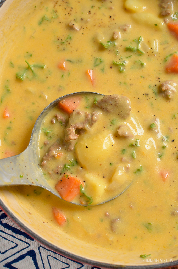 Delicious creamy and cheesy Low Syn Creamy Cheeseburger Soup - pure comfort in a bowl and a meal for the whole family to dig in and enjoy!! | gluten free, Slimming World and Weight Watchers friendly | 1 HEa and 1.5 syns | 356 calories | 9 WW Smart Points