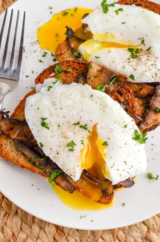 Poached Eggs over Garlic Mushrooms Slimming Eats