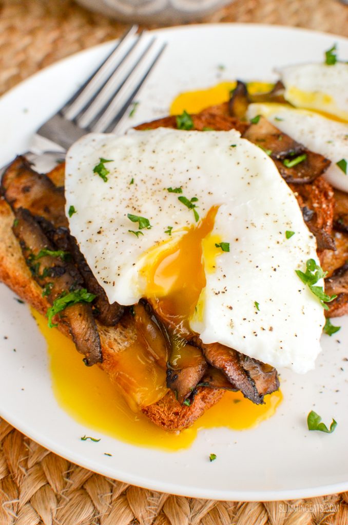 Poached Eggs over Garlic Mushrooms Slimming Eats