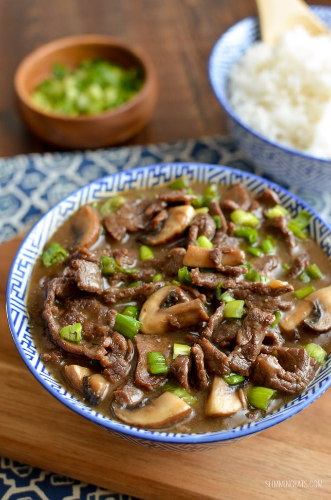 A version of one the Chinese dish - Beef with Mushrooms in Oyster sauce. Gluten Free, Dairy Free, Slimming Eats and Weight Watchers friendly | www.slimmingeats.com #chinese #slimmingworld #weightwatchers #dairyfree