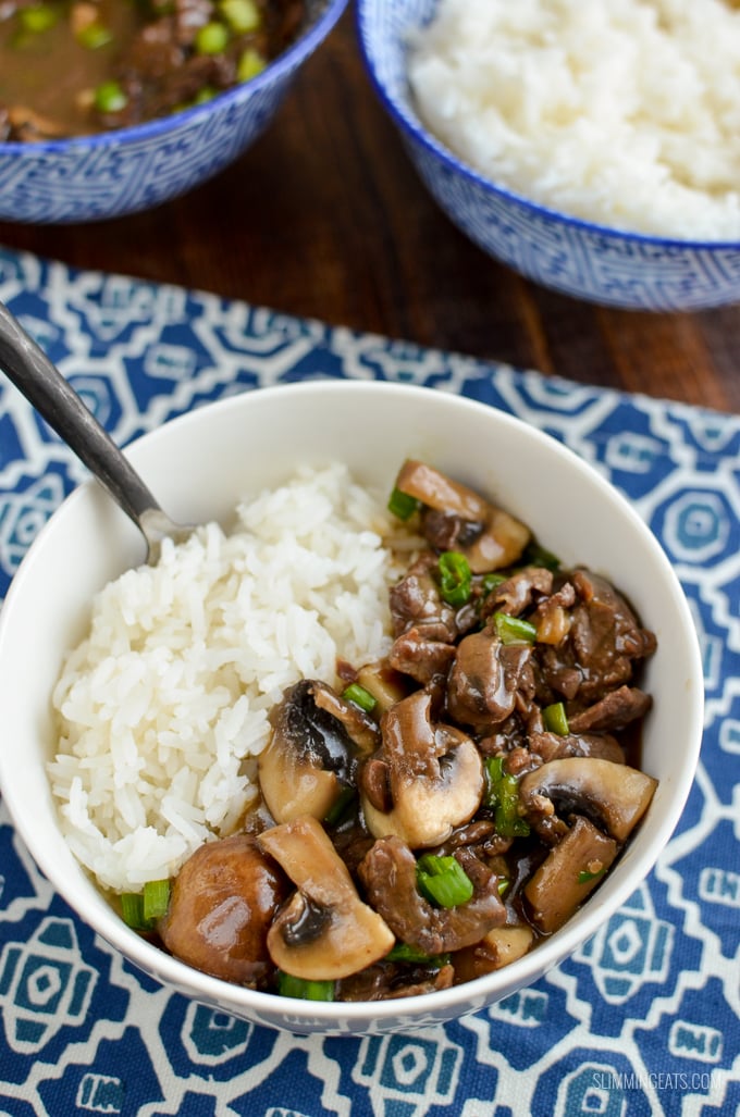 A version of one the Chinese dish - Beef with Mushrooms in Oyster sauce. Gluten Free, Dairy Free, Slimming Eats and Weight Watchers friendly | www.slimmingeats.com #chinese #slimmingworld #weightwatchers #dairyfree #fakeaway