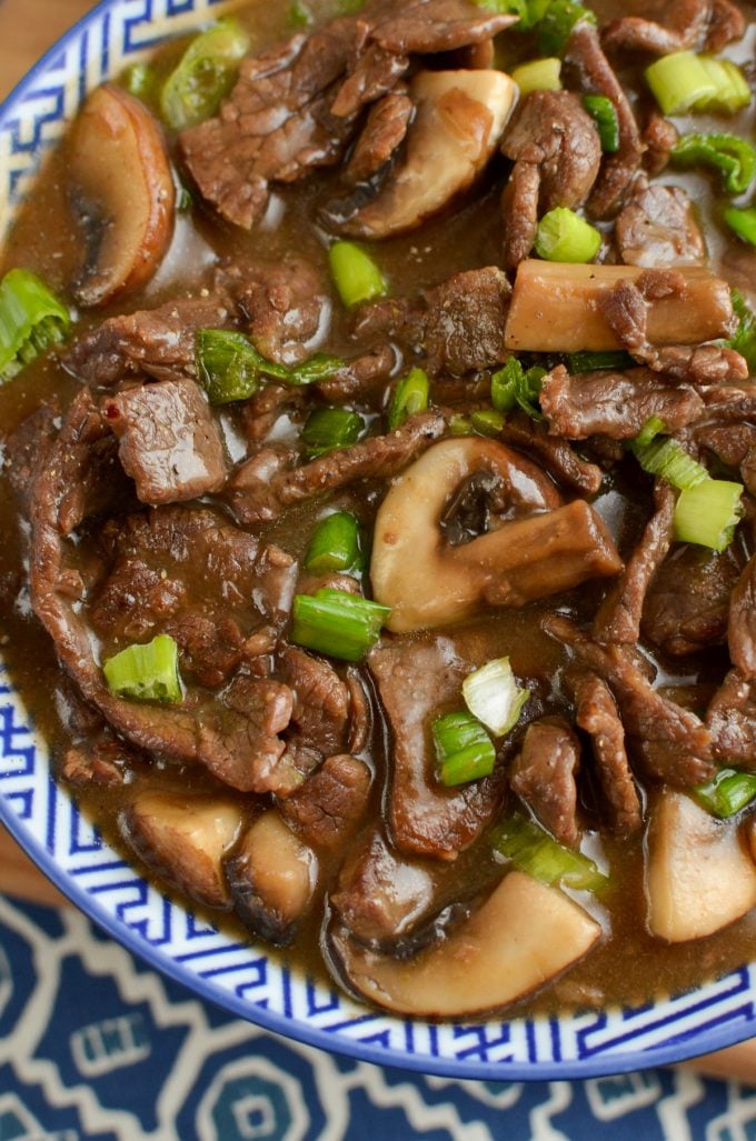 A version of one the Chinese dish - Beef with Mushrooms in Oyster sauce. Gluten Free, Dairy Free, Slimming Eats and Weight Watchers friendly | www.slimmingeats.com #chinese #slimmingworld #weightwatchers #dairyfree #fakeaway