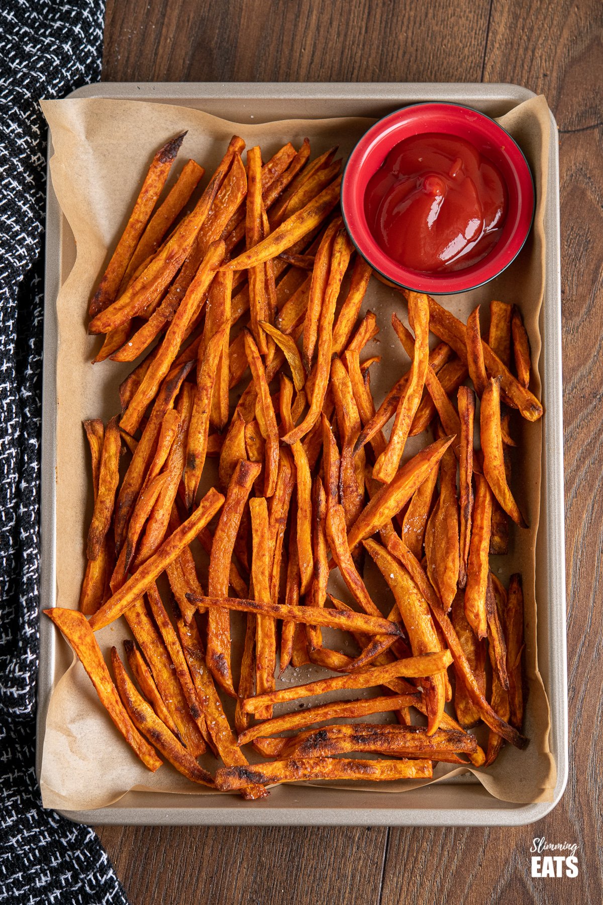 Perfect Oven-Baked Sweet Potato Fries (from www.slimmingeats.com) - a simple easy method for perfect sweet potato fries, cooked in the oven instead of deep-fried and a delicious healthy side for a variety of main courses. Gluten Free, Dairy Free, Vegetarian, Slimming Eats and Weight Watchers friendly