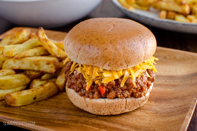 There is nothing more comforting and hearty than some Sloppy Joes mixture, sandwich between bread and some cheese. It's a sweet tangy delicious combination and the whole family will love it. | www.slimmingeats.com