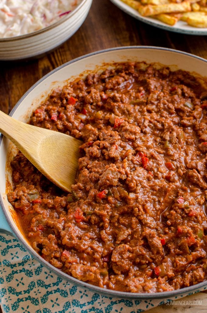 There is nothing more comforting and hearty than some Sloppy Joes mixture, sandwich between bread and some cheese. It's a sweet tangy delicious combination and the whole family will love it. | www.slimmingeats.com