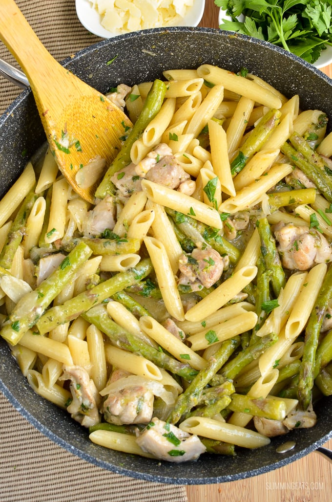 Slimming Eats One Pot Chicken and Asparagus Pasta - Slimming Eats and Weight Watchers friendly