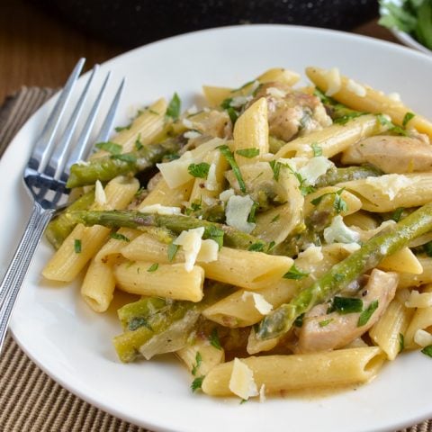 One Pot Chicken and Asparagus Pasta