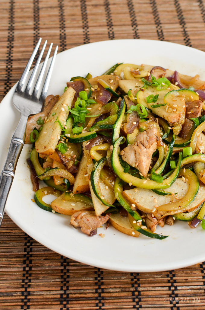 Slimming Eats Syn Free Chicken Zoodle Stir Fry - gluten free, dairy free, paleo, Slimming World and Weight Watchers friendly 