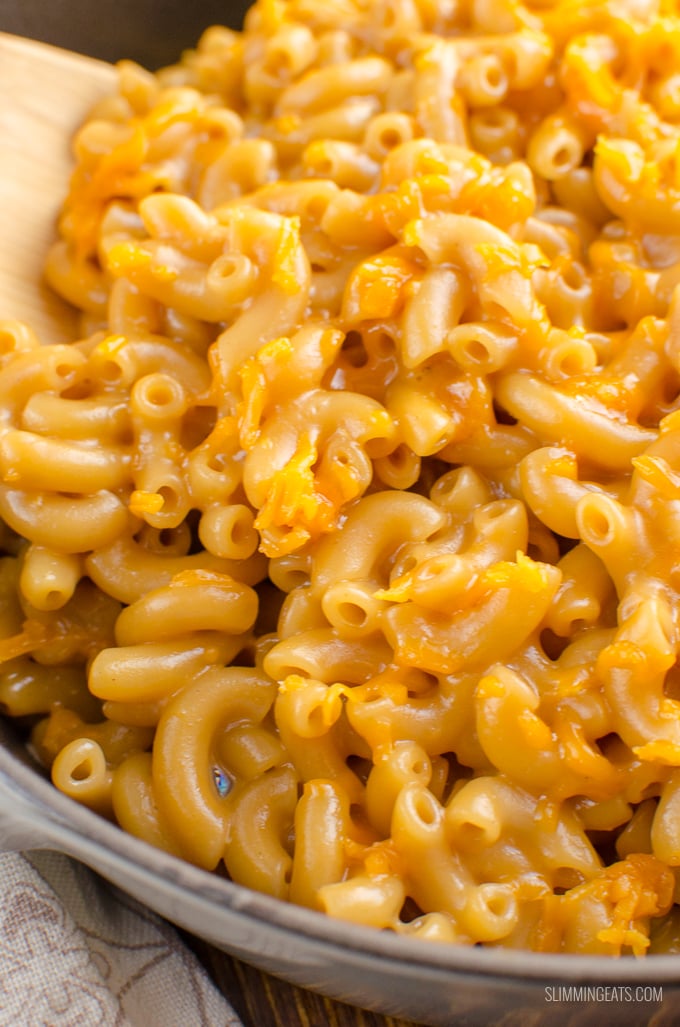 You will either LOVE or HATE this One Pot Marmite Macaroni and Cheese - a quick family meal, ready in less than 20 minutes. Vegetarian, Slimming Eats and Weight Watchers friendly | www.slimmingeats.com