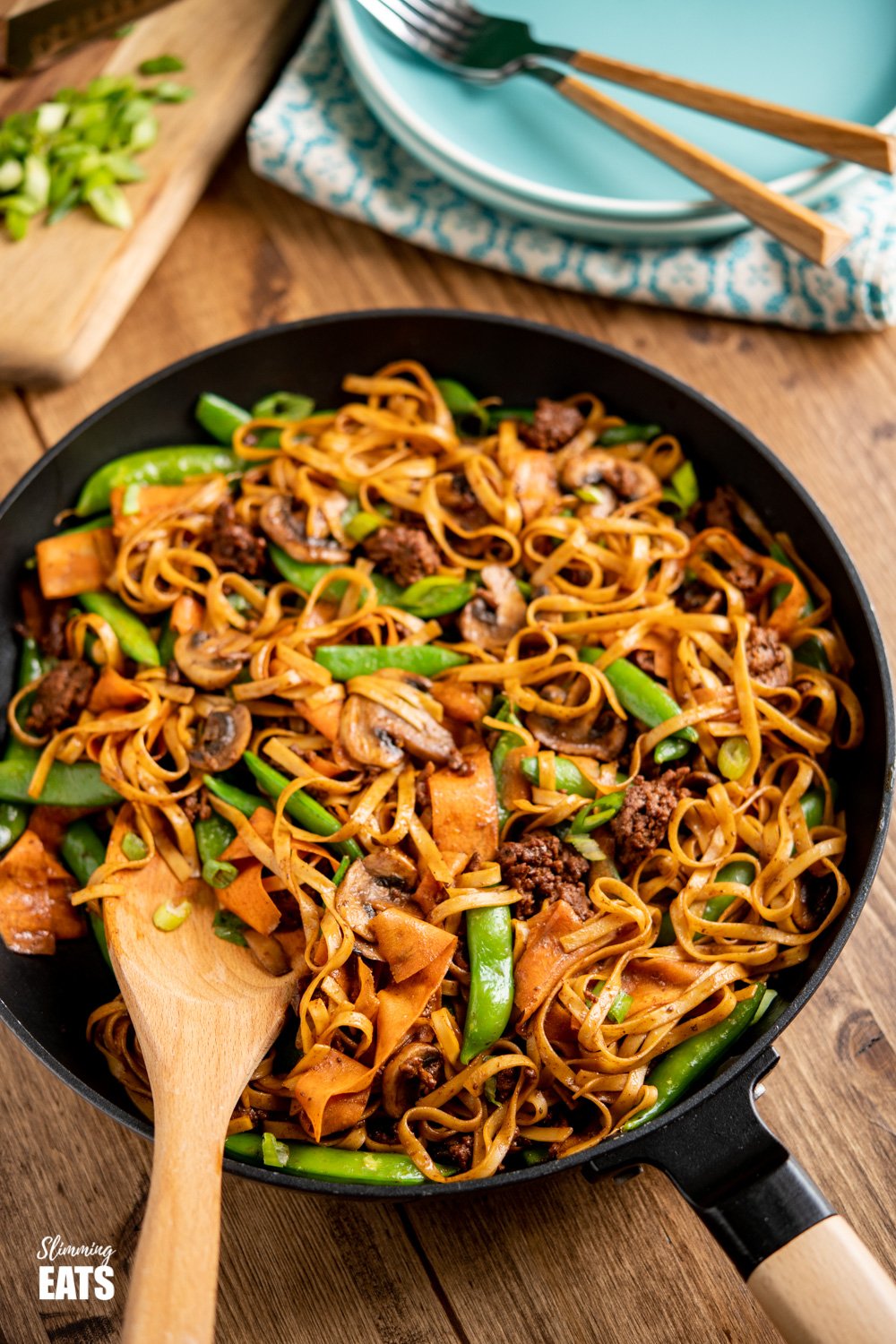 hoisin beef noodles in black frying pan