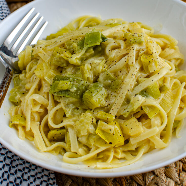 One Pot Creamy Cheesy Leek Pasta