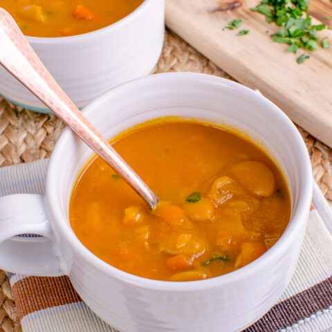 Carrot and Butter Bean Soup | Slimming Eats