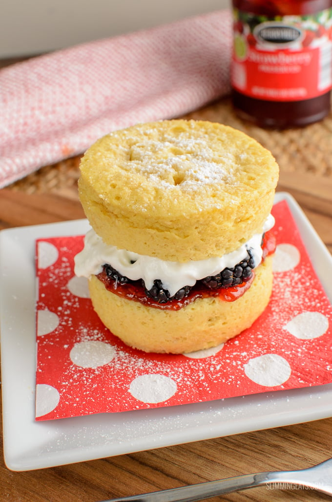 Low Syn Victoria Sponge Mug Cake all ready in minutes and perfect for when you fancy something sweet. Gluten Free, Vegetarian and Slimming World and Weight Watchers friendly | www.slimmingeats.com