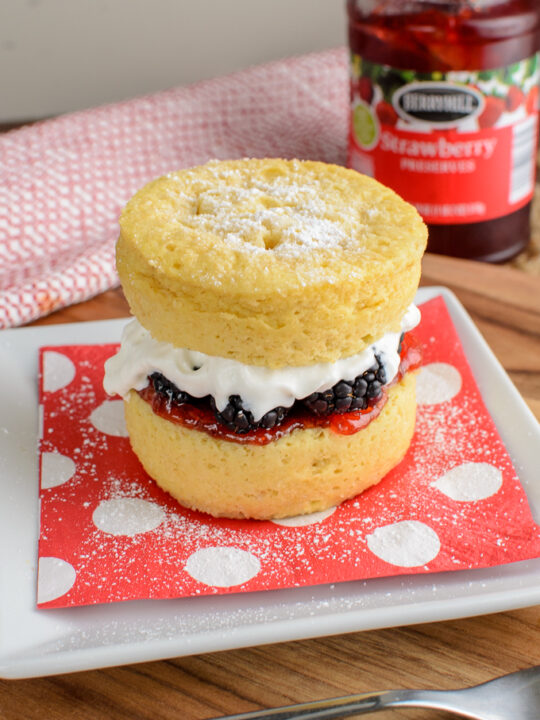 victoria-sponge-mug-cake-3-