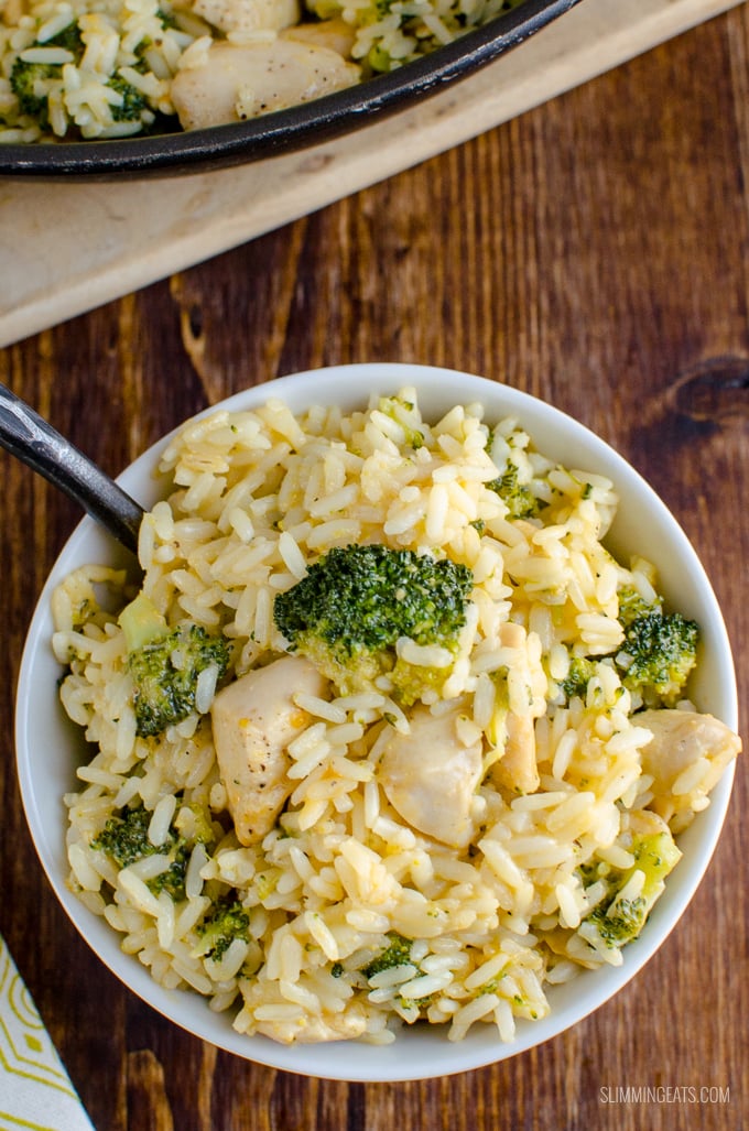 This delicious Chicken Broccoli Cheddar Rice in cooked all in one pan and ready in 30 minutes. Perfect comfort food for the entire family to enjoy. Gluten Free, Slimming Eats and Weight Watchers friendly