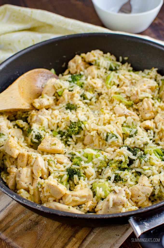 This delicious Chicken Broccoli Cheddar Rice in cooked all in one pan and ready in 30 minutes. Perfect comfort food for the entire family to enjoy. Gluten Free, Slimming Eats and Weight Watchers friendly